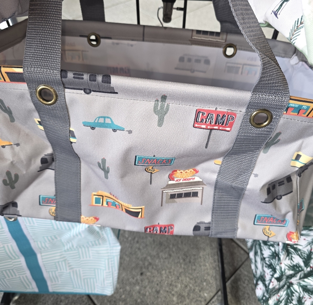 Thirty-one Medium Utility Tote in cactus campers